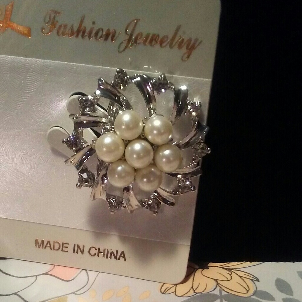 Pearl brooch